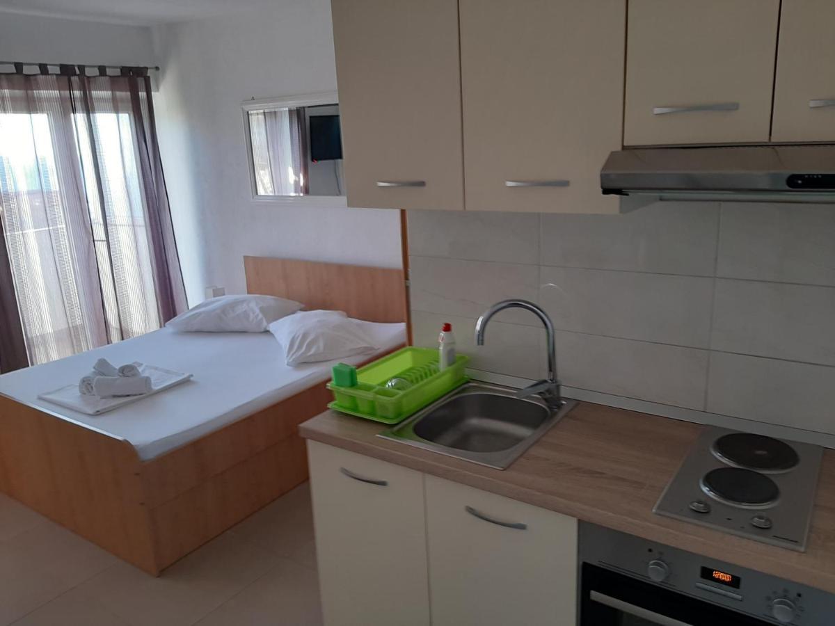 Apartments Monika Omis Bagian luar foto