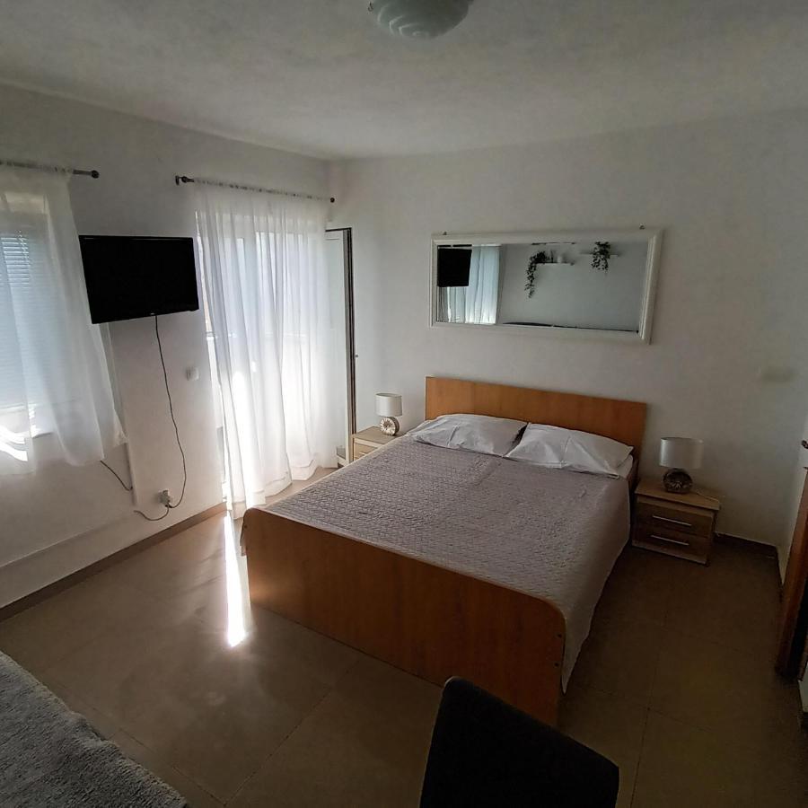 Apartments Monika Omis Bagian luar foto