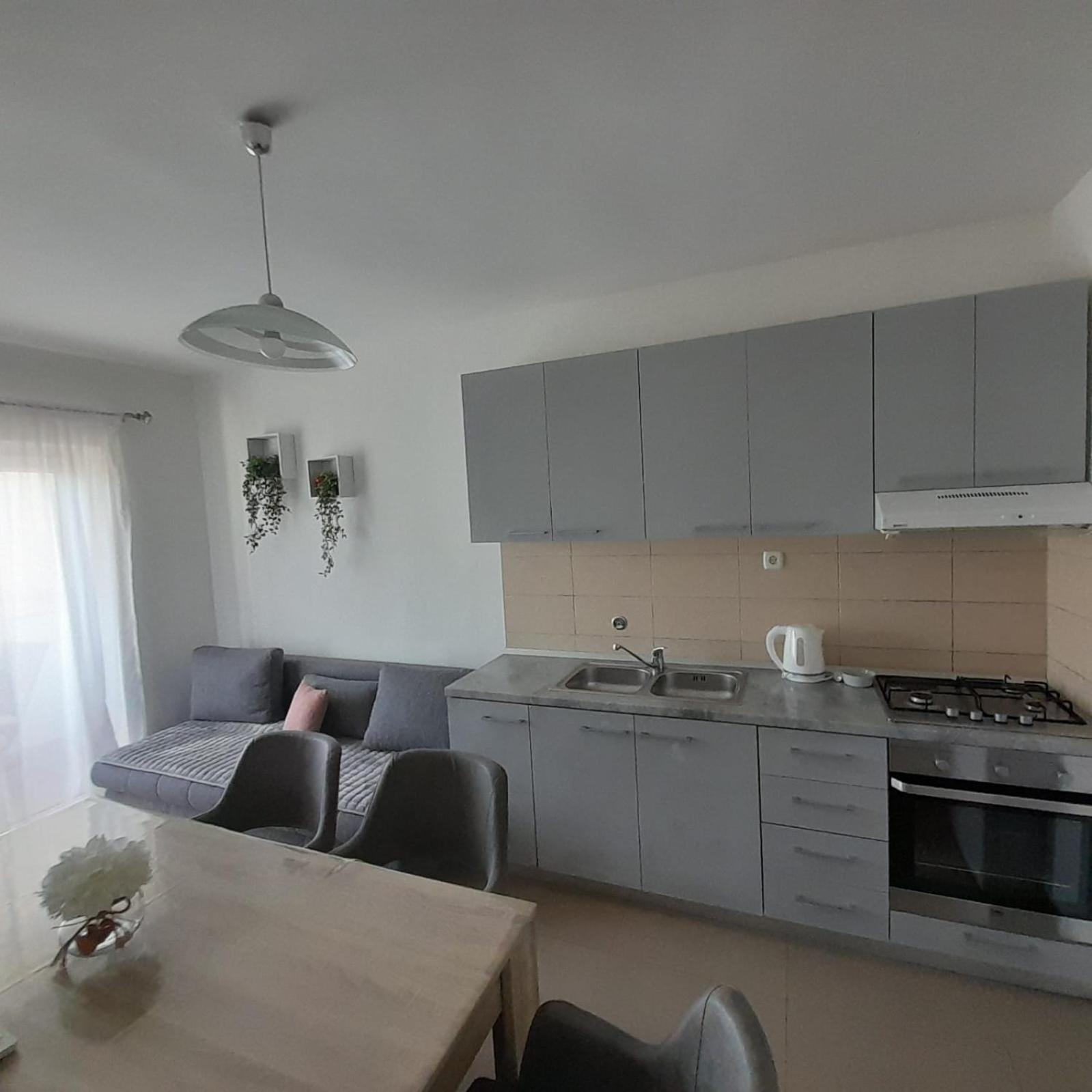 Apartments Monika Omis Bagian luar foto